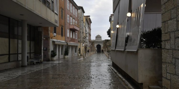 Pred nama je promjena vremena: u Dalmaciji puno juga, uz kišu i grmljavinu, a i temperatura će osjetno pasti