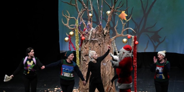 Predstave u Kazalištu lutaka Zadar uz podjelu poklona, radionice i čitanje božićnih priča