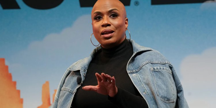 Pressley bira reizbor u Zastupničkom domu umjesto izazova Markeyju u Senatu