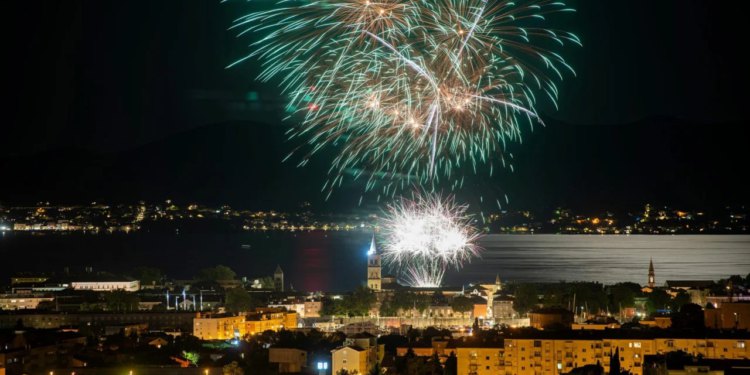 Prijatelji životinja: Počinju dani pirotehnike, iako se ništa ne slavi! Zabraniti prodaju sve bučne pirotehnike, skratiti razdoblje korištenja