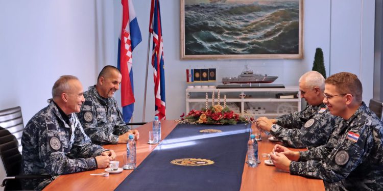 Pripadnik HRM-a u zapovjedništvu operacije EU