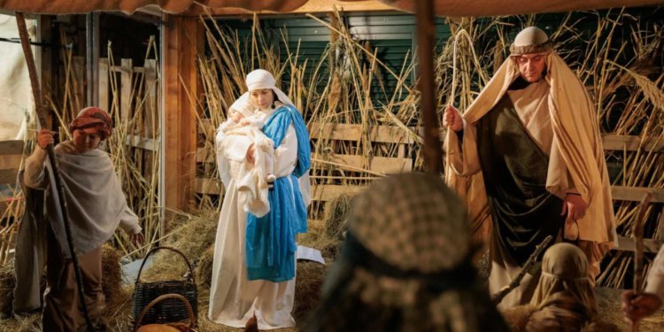 Priprema se uprizorenje živih jaslica na Trgu Stjepana Radića u Starigradu u organizaciji Župnog ureda Sv. Jurja