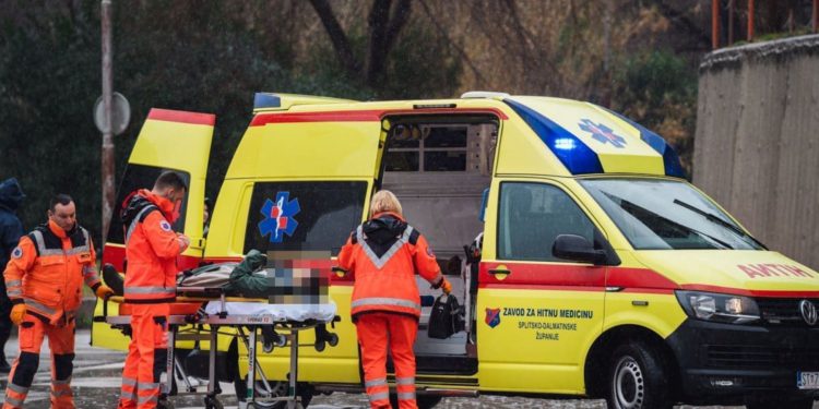 Prometna nesreća u Lećevici: Četiri ozlijeđene osobe, jedna prevezena helikopterom