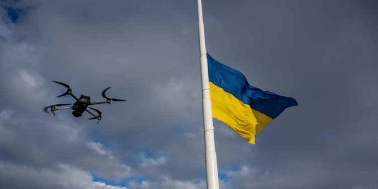 Ruski političari reagirali na napad ukrajinskog drona na Putinovu rezidenciju — RT World News