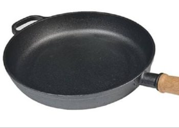 S polica se povlači tava od lijevanog željeza, opasna je za zdravlje!