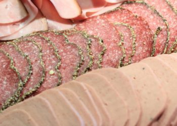 SMRTONOSNA BAKTERIJA S polica se povlači mesna delikatesa!