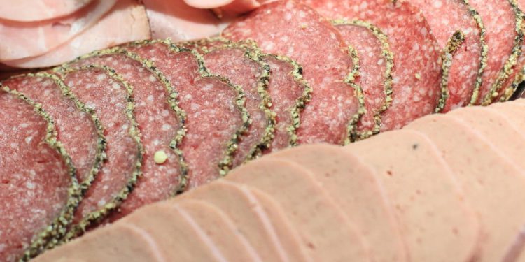 SMRTONOSNA BAKTERIJA S polica se povlači mesna delikatesa!