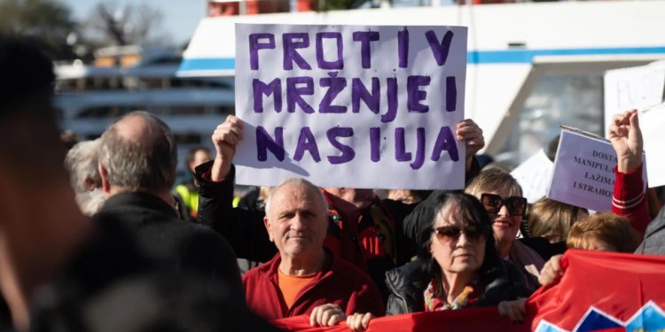 Šibenčanka s prosvjednog marša u Zadru: ‘Ljudi su nam sa strane dovikivali zaista grozne stvari. Čisti govor mržnje’