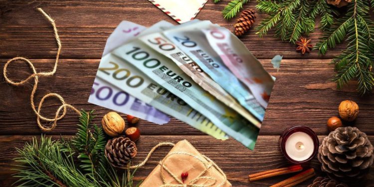 Sinj dijeli božićnice. Poznati i iznosi, evo tko će je sve dobiti