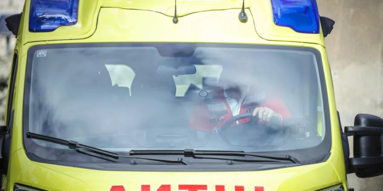 Sinoćnju prometnu nesreću u Ražinama skrivio 20-godišnjak: vozio pijan, zadržan je na bolničkom liječenju