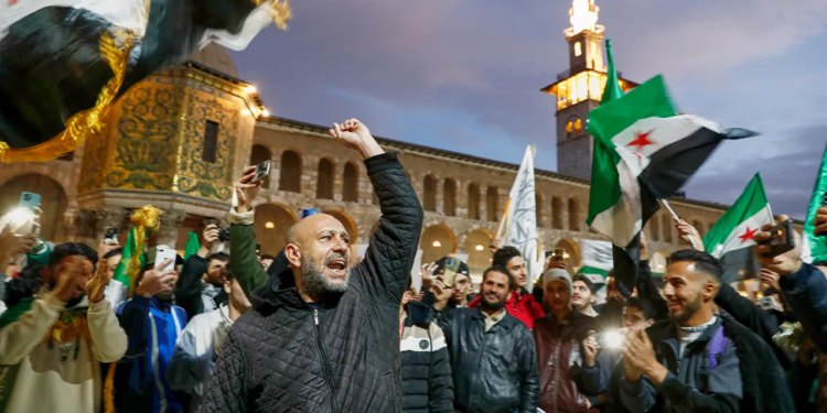 Sirijci slave prvu godišnjicu pada Assadovog režima u Damasku