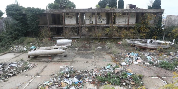 Slobodna Dalmacija – Čekalo se 35 godina! Dio bivšeg novosadskog odmarališta u Igranima prodaje se za 392 tisuće eura. Pozicija je odlična