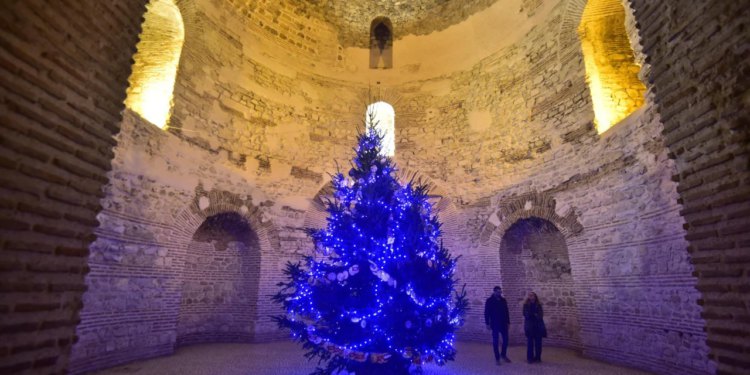 Slobodna Dalmacija – Damir Šarac: Ne vidin da se koji pop ili fratar diga protiv toga da se imenon ‘adventa’ naziva lokačina i cajkašenje…
