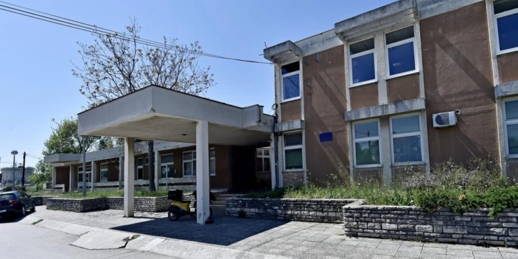 Slobodna Dalmacija – Godinama su bolesnima uzimali parkirno mjesto kod Doma zdravlja, sad je tome došao kraj! Grad preuzima upravljanje