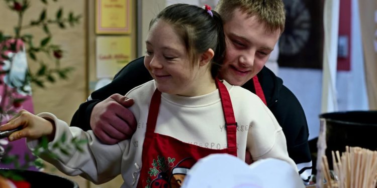 Slobodna Dalmacija – Golupčići Ana i Ante ukrali svu pažnju na splitskom adventu, ni Rakitić im nije odolio: ‘Reka sam mu samo jednu stvar’