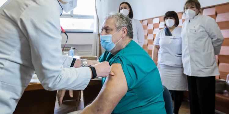 Slobodna Dalmacija – Gripa opet hara! U splitskoj bolnici sve više starijih i necijepljenih; javio nam se Capak: ‘Ima i preminulih..’