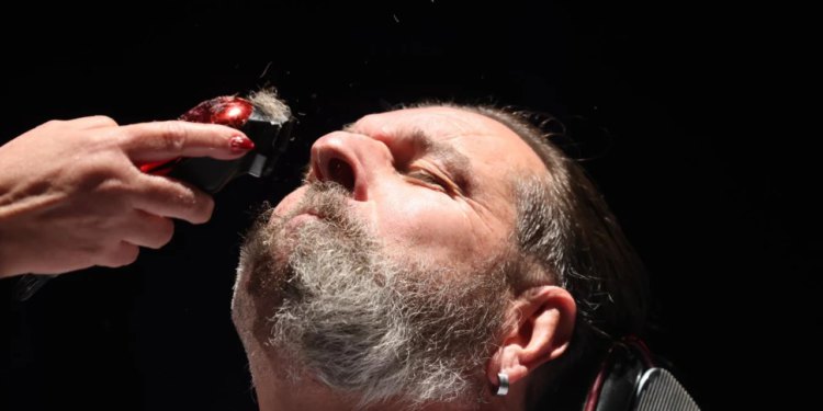 Slobodna Dalmacija – Humanitarni božićni koncert klape Šufit: Obrijane brade za plemenitu svrhu