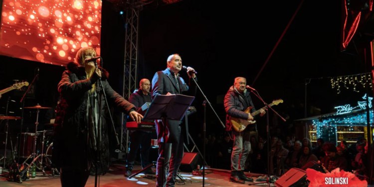Slobodna Dalmacija – Koncertom Dražena Zečića otvoren Solinski Adventorium: očekuje nas više od mjesec dana vrhunske zabave na tri lokacije