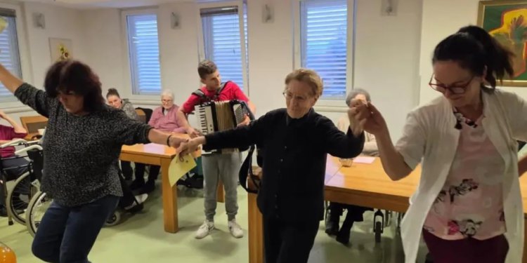 Slobodna Dalmacija – Pogledajte ovaj party u staračkom domu u Zagori; na početku je bilo obzirno, a onda je došla harmonika; pale su i suze!