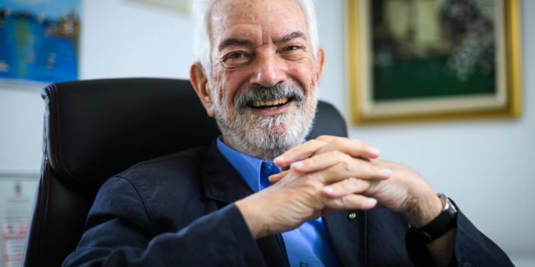 Slobodna Dalmacija – Poznati splitski psihijatar primio tri velika priznanja za svoj rad; jedno došlo od susjeda Slovenaca, o ovome se radi