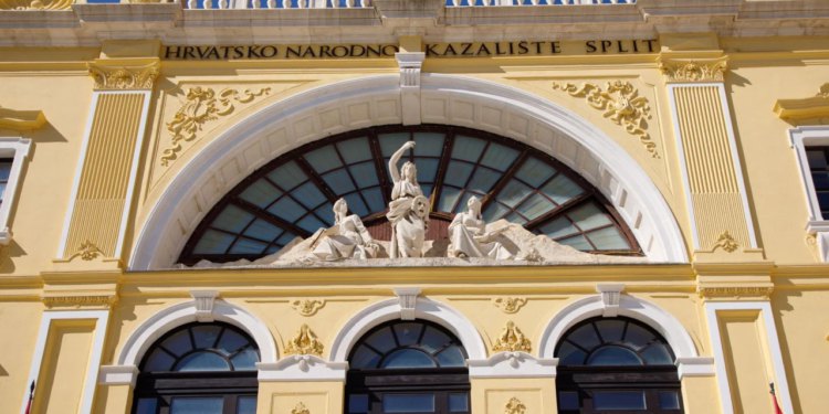 Slobodna Dalmacija – Sindikat djelatnika u kulturi: ‘Odgoda predstave Robi K. nema veze s politikom, riječ je o tehničkoj nužnosti’