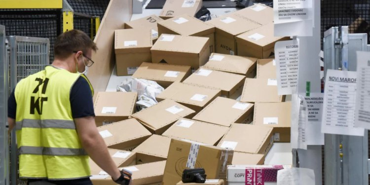 Slobodna Dalmacija – Splićani oborili sve rekorde u šopingu, brojke su nestvarne! No, najbolje tek dolazi. Pošta: ‘A tjedan prije Božića…’