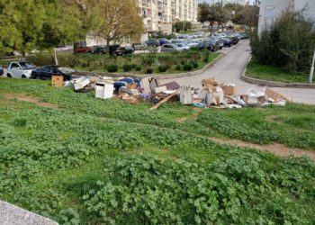 Slobodna Dalmacija – Splićanin ogorčen na sramotu u svom kvartu, pisao i Šuti, uzalud: ‘Ovo stoji već 3 mjeseca! A meni kazna od 130 eura…’