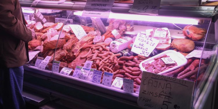 Slobodna Dalmacija – Splićanka došla u mesnicu opskrbiti se za Novu godinu pa doživjela šok: Molim?! Pa nije ovo mamografija, šta je vama?