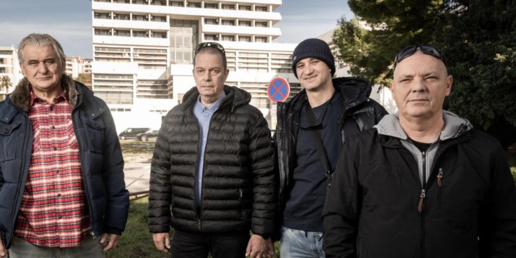 Slobodna Dalmacija – Splitski veterani postrojili se na Duilovu i šokirali obratom! Javno pozvali Plenkovića i Anušića: ‘Dajte nam dom!’