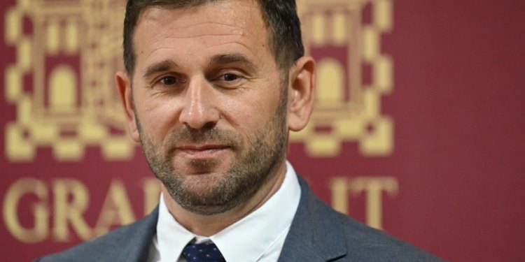 Slobodna Dalmacija – Stiže božićni poklon za splitske roditelje! Šuta napokon ispunjava obećanje; evo kada sjedaju euri na račun