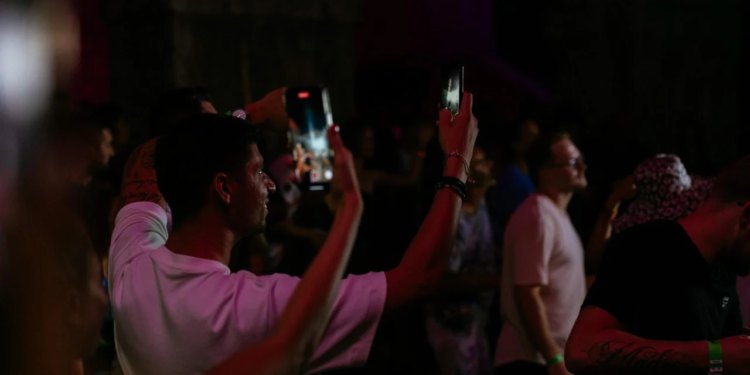 Slobodna Dalmacija – Susjedi dvaju splitskih kafića ispalili zbog preglasne glazbe! Stigli policajci, nisu imali milosti, krenule kazne…