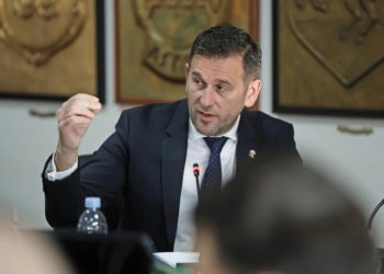 Slobodna Dalmacija – Šuta neočekivano ‘pukao’: ‘Ja hodam gradom i govorim koja žarulja ne radi! Odbili su poslušnost, sve sam ih postrojio’