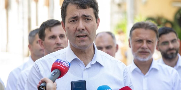 Slobodna Dalmacija – Tko su ljudi koji drmaju splitskim Sveučilištem? Protkani HDZ-om postali su jaki ‘igrač’, ali ključni su oni iz sjene