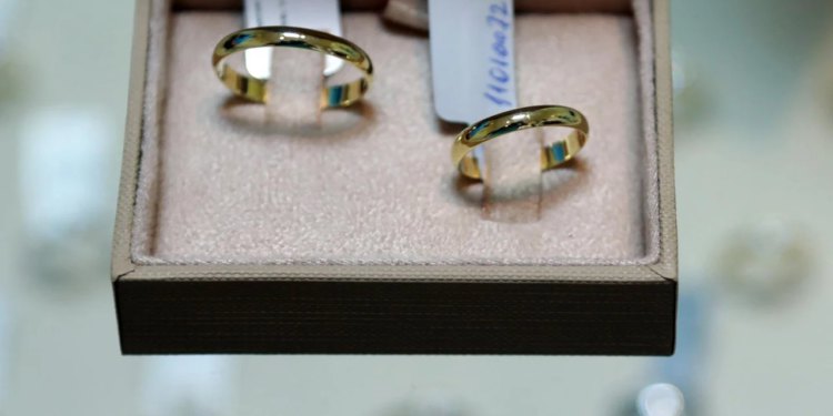 Slobodna Dalmacija – Trogiranka uputila apel: ‘Suprug je na Badnjak izgubio vjenčani prsten! Pomozite nam ga pronaći, ovo je ugravirano…’