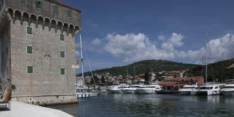 Slobodna Dalmacija – Usvojen proračun, a načelnikovi ljudi bili kontra: ‘Htjeli su da netko iz oporbe prijeđe kod Batine i na nove izbore…’