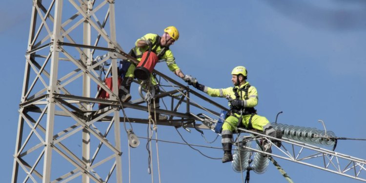 Slobodna Dalmacija – VIDEO Ruši se ‘div’ na rubu Splita! Ovo je samo za najhrabrije; čak 40 godina je služio, sad će ispod zemlje…