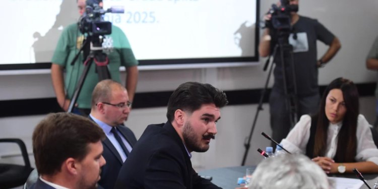 Slobodna Dalmacija – Zaratila splitska desnica, padaju optužbe zbog proračuna: ‘Petica za prepisivanje!’; ‘Možete samo jesti prašinu…’