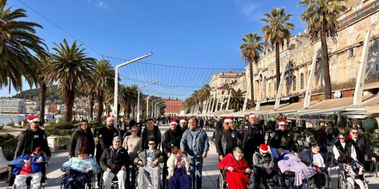 Splitski bajkeri izveli osobe s invaliditetom u šetnju Rivom