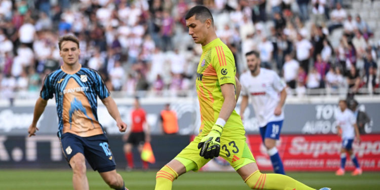 Sportske novosti – Dugo je bio u pozadini, razmišljao i o odlasku, a sada će Bijeli s njim na vratima loviti Dinamo