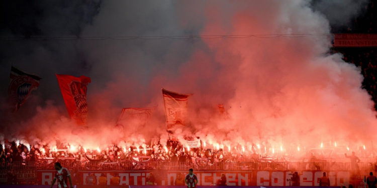 Sportske novosti – VIDEO Bayernovi ultrasi bakljadom ‘nadmudrili’ UEFA-u, direktor kluba razočaran: ‘To je jednostavno neprihvatljivo’