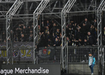 Sportske novosti – VIDEO Incident na Rujevici, Slovenci pokušali probiti ogradu i izaći na travnjak, zaštitari spasili stvar