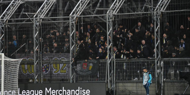 Sportske novosti – VIDEO Incident na Rujevici, Slovenci pokušali probiti ogradu i izaći na travnjak, zaštitari spasili stvar