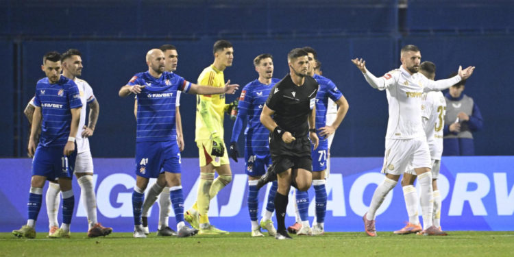 Sportske novosti – VIDEO Nova kontroverzna odluka u derbiju: Kolarić dosudio penal za Dinamo pa ga poništio nakon pregleda VAR-a