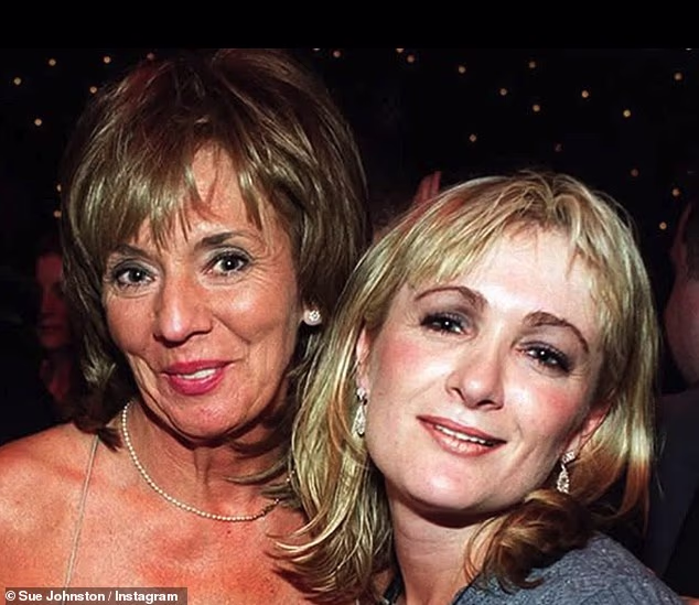 Sue Johnston iz obitelji Royle odaje iskrenu počast preminuloj kolegici Caroline Aherne na njezin ‘rajski rođendan’ – devet godina nakon glumičine tragične smrti u 52. godini