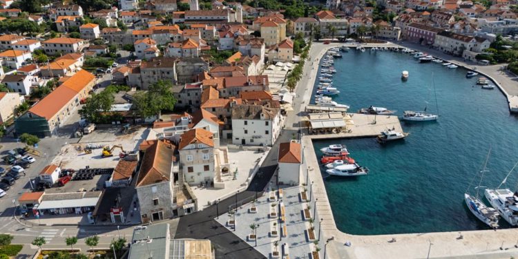 Supetar osigurava sretne blagdane: Počinje isplata božićnica za najpotrebitije