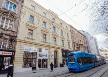 Sutra u podne ističe bitan rok: Građani opkolili centar grada, red sve dulji