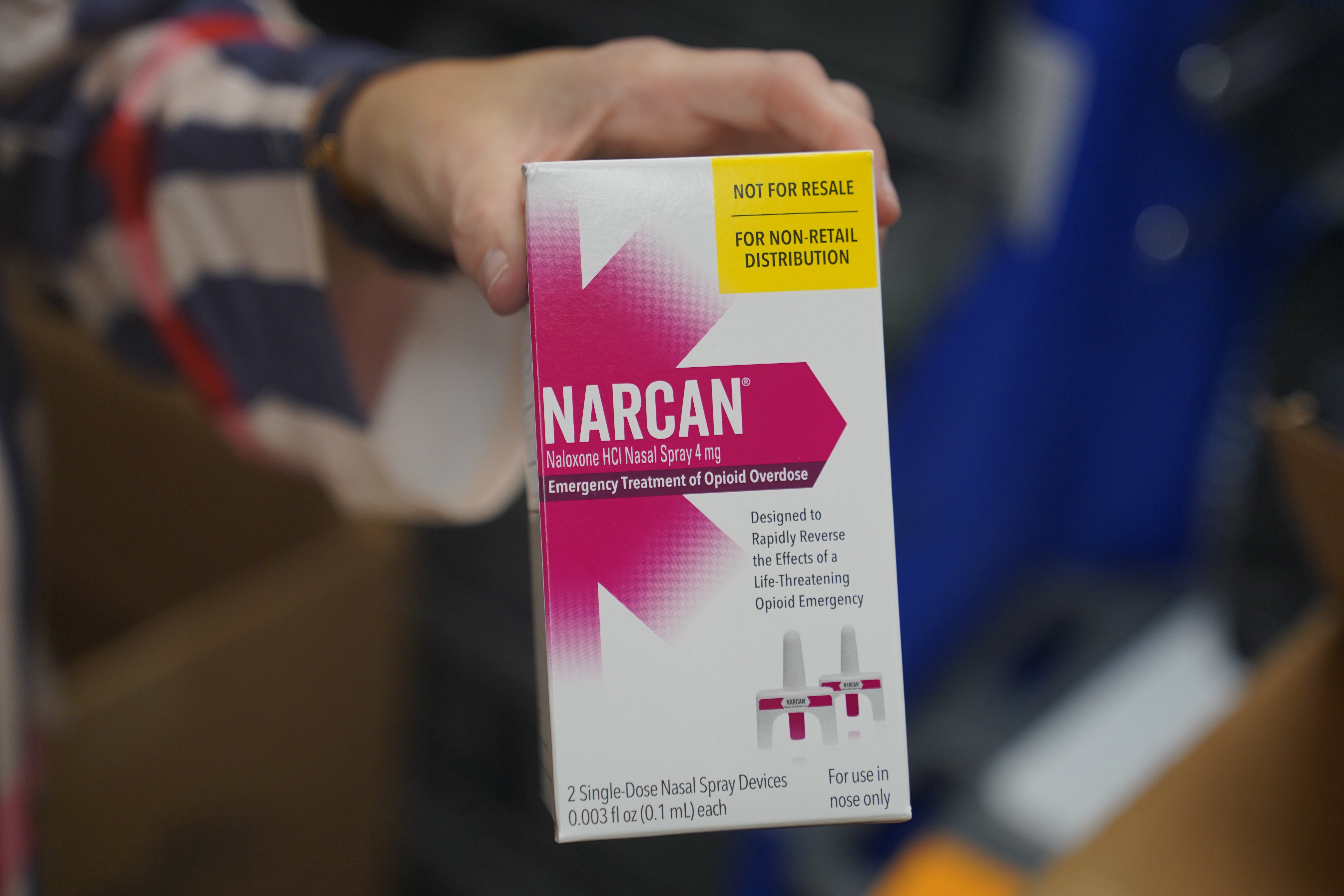 Naloxone, generički naziv Narcan, sprej je za nos koji se može primijeniti bez medicinske obuke kako bi se poništili učinci predoziranja