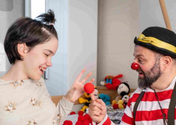 Tena je djevojčica koja je često u bolnici, prestrašena i osjetljiva: ‘Oni su joj izmamili prvi osmijeh’