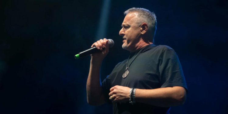 Thompson poslao poruku pred rasprodanim Višnjikom: “Onaj tko ne izlazi na izbore, nije ga briga za Hrvatsku”