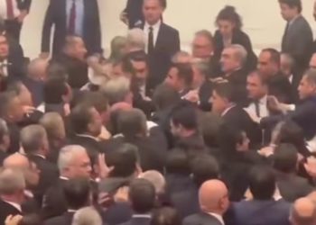 Totalna makljaža u turskom parlamentu, zastupnici poludjeli
